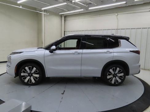 New 2025 Mitsubishi Outlander SEL image 6
