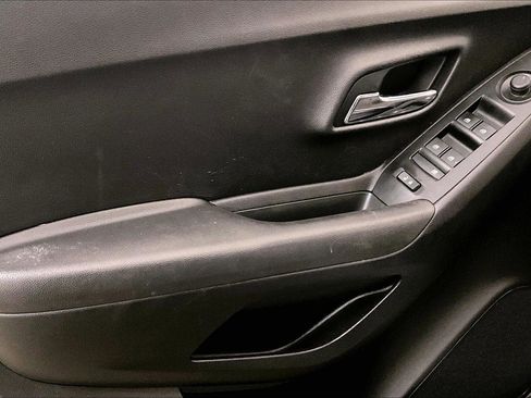 Used 2019 Chevrolet Trax LT w/ LT Convenience Package image 22