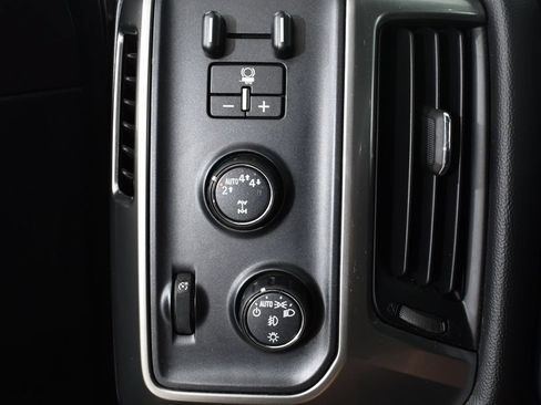 Used 2018 Chevrolet Silverado 1500 LT w/ All Star Edition AWD/4WD image 30