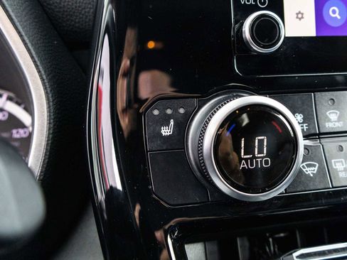 Used 2024 Toyota Highlander XLE image 41