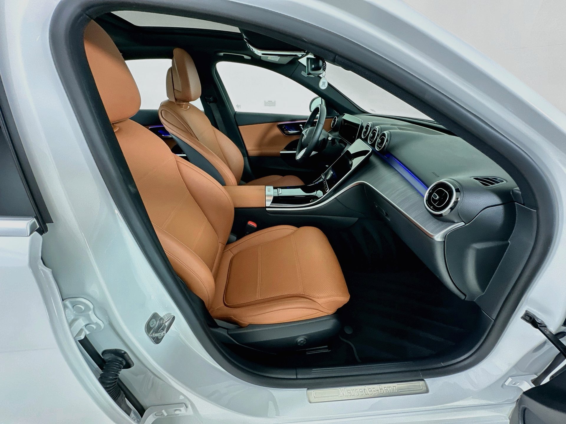 Used 2025 Mercedes-Benz C 300 Sedan image 31
