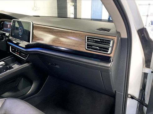 Used 2024 Volkswagen Atlas SEL Premium R-Line AWD/4WD image 13