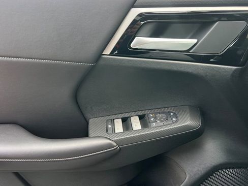 New 2025 Mitsubishi Outlander SE image 12