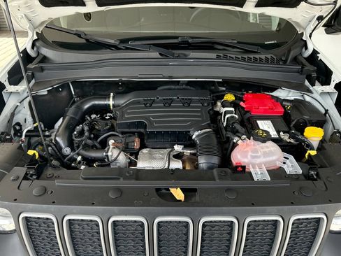 Used 2023 Jeep Renegade Latitude AWD/4WD image 34