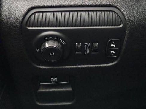 Used 2024 Jeep Wagoneer Series II w/ Flexible Seating Group image 18