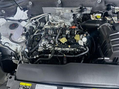 Used 2025 Volkswagen Atlas SE image 36