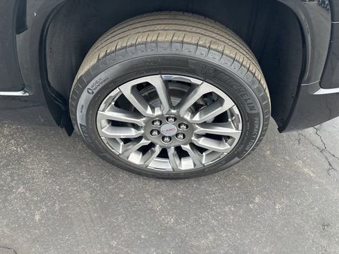 Used 2023 GMC Acadia Denali w/ Denali Ultimate Package image 24