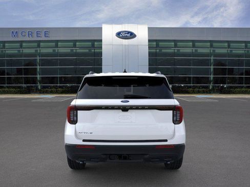 New 2026 Ford Explorer Active RWD image 5