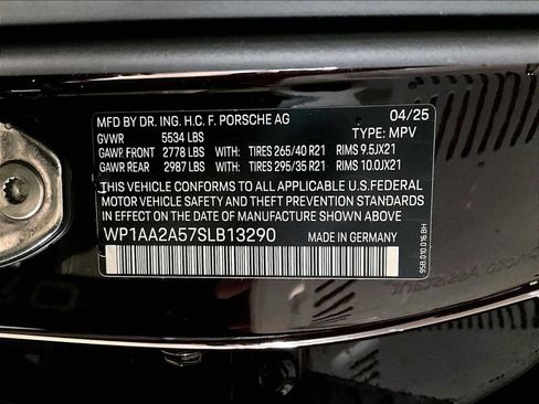 Used 2025 Porsche Macan image 36