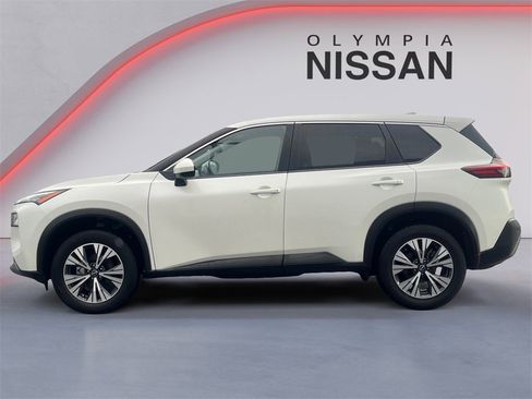 Used 2023 Nissan Rogue SV image 2