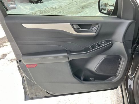 Used 2022 Ford Escape SE w/ SE Sport Appearance Package image 19