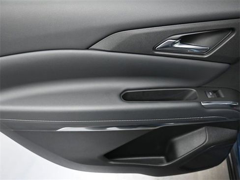 Used 2025 Chevrolet Traverse LT image 19