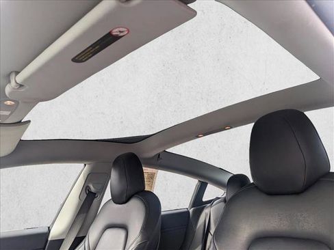 Used 2018 Tesla Model 3 Long Range image 14