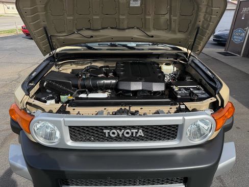 Used 2014 Toyota FJ Cruiser 4WD w/ Upgrade Package image 24