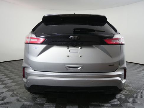 Used 2023 Ford Edge SE w/ Black Appearance Package image 4