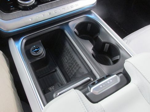 New 2025 Ford Expedition Platinum w/ Platinum Ultimate Package image 42