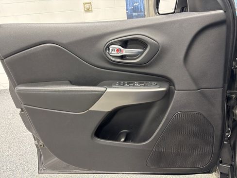 Used 2020 Jeep Cherokee Latitude Plus w/ Cold Weather Group image 24