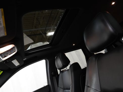 Used 2022 Jeep Grand Cherokee Limited AWD/4WD image 32