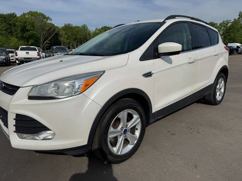 Used 2016 Ford Escape SE w/ Equipment Group 201A FWD image 9