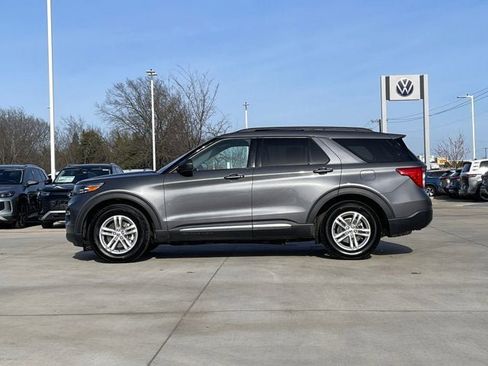 Used 2022 Ford Explorer XLT w/ Equipment Group 202A image 4
