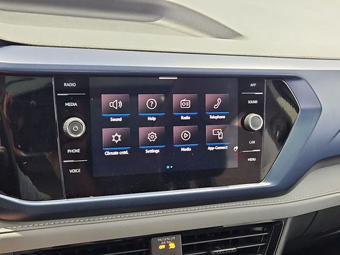 Used 2024 Volkswagen Taos SE w/ Panoramic Sunroof Package FWD image 19