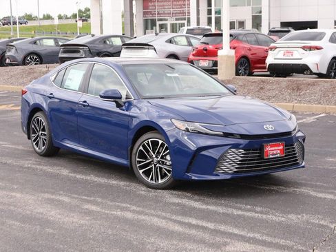 Used 2026 Toyota Camry XLE AWD/4WD image 2