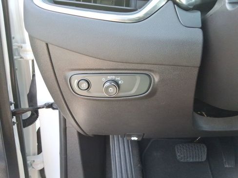 Used 2024 Chevrolet Equinox LT FWD image 36