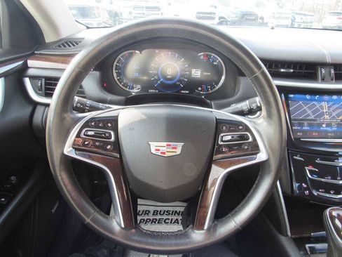 Used 2016 Cadillac XTS Premium image 12