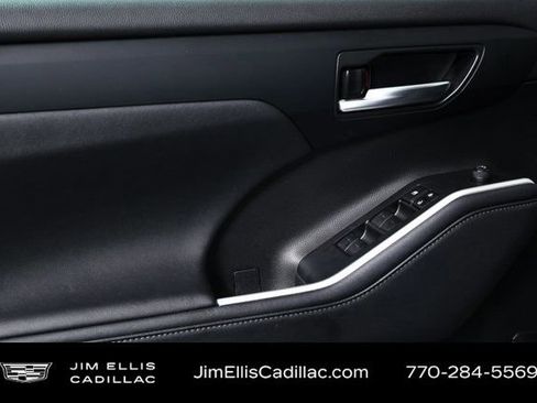 Used 2024 Toyota Highlander XLE image 7