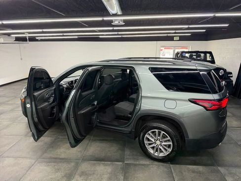 Used 2022 Chevrolet Traverse LT FWD image 47