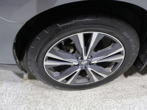Used 2017 Nissan Pathfinder Platinum AWD/4WD image 9