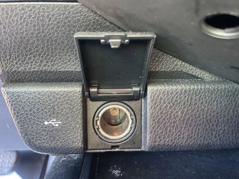 Used 2020 Toyota Camry SE image 19