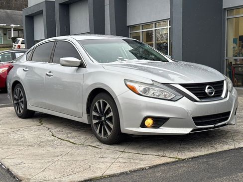 Used 2018 Nissan Altima 2.5 SV image 1
