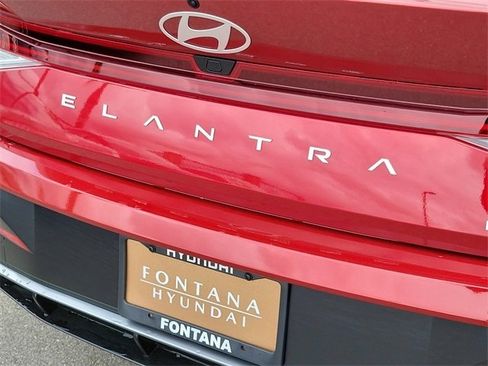 New 2025 Hyundai Elantra Limited image 23