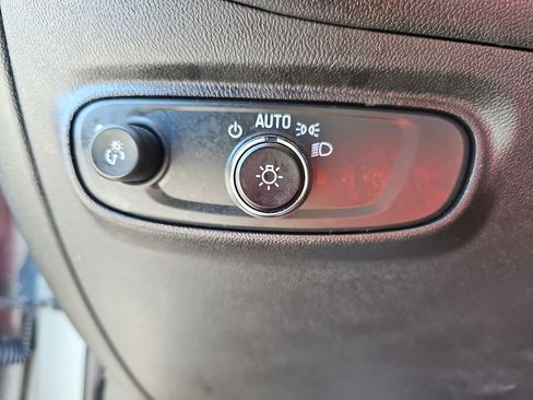 Used 2023 Chevrolet Equinox LT FWD image 30