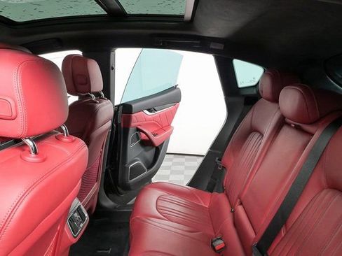 Certified 2022 Maserati Levante GT image 21