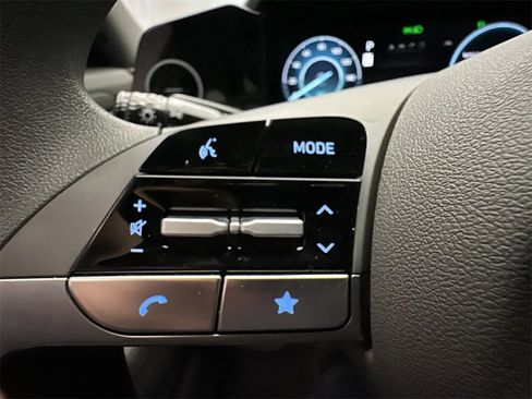 Certified 2024 Hyundai Elantra Blue image 16