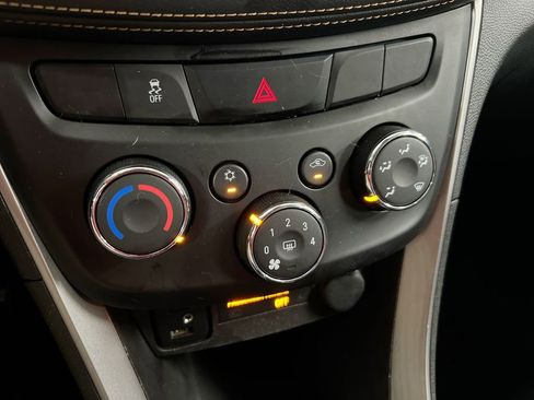 Used 2017 Chevrolet Trax LT w/ LT Convenience Package AWD/4WD image 16