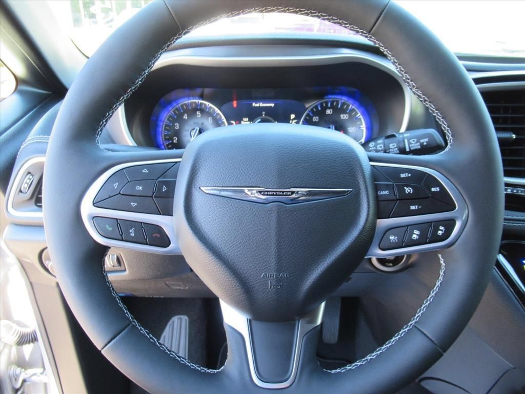 New 2026 Chrysler Pacifica Select FWD image 19