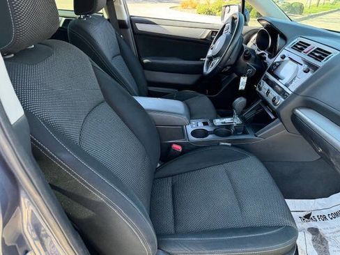 Used 2017 Subaru Outback 2.5i Premium image 21