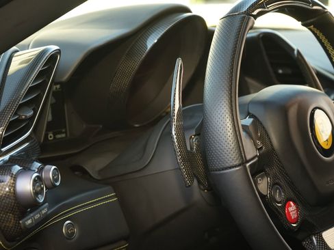 Used 2018 Ferrari 488 GTB Base image 33