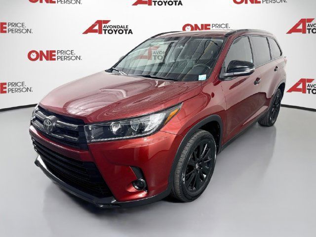 Certified 2019 Toyota Highlander SE w/ Nightshade Edition FWD image 4