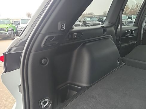 Used 2024 Jeep Grand Cherokee Altitude image 89