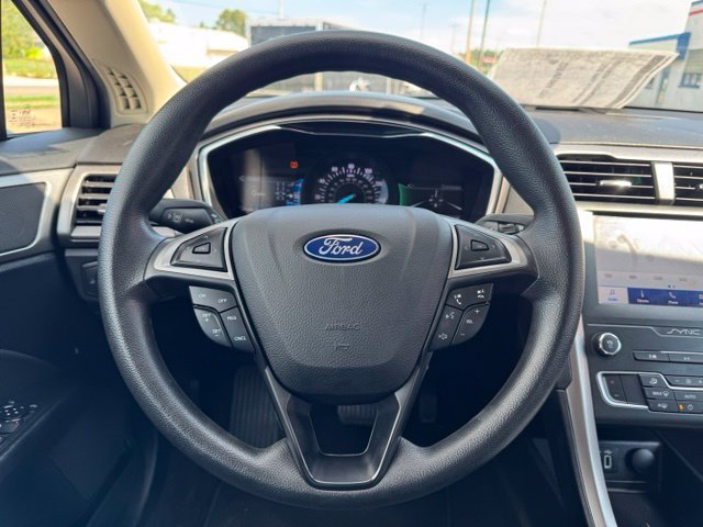Used 2020 Ford Fusion SE FWD image 18