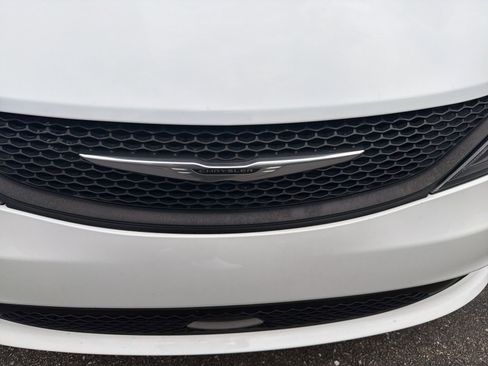 Used 2023 Chrysler Voyager LX FWD image 33