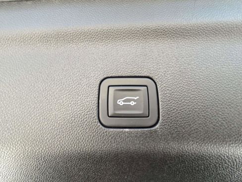 Used 2025 Chevrolet Suburban Z71 AWD/4WD image 19