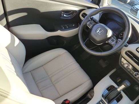 Certified 2024 Honda HR-V EX-L image 3