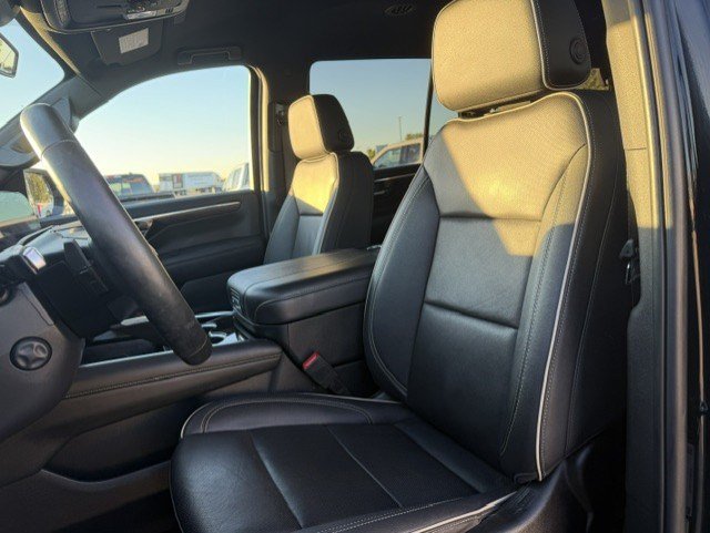 Used 2025 Chevrolet Tahoe Premier AWD/4WD image 14