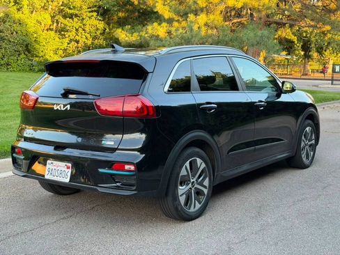 Used 2022 Kia Niro EX Premium FWD image 4