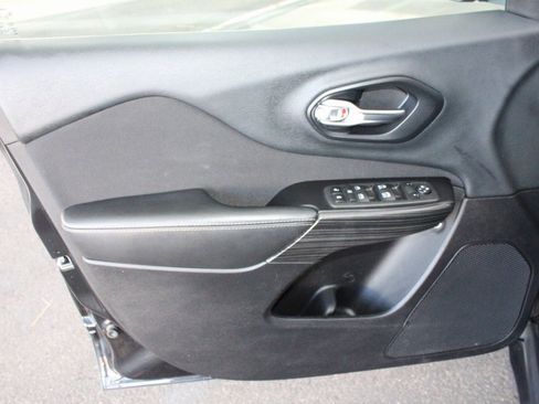 Used 2014 Jeep Cherokee Latitude image 20